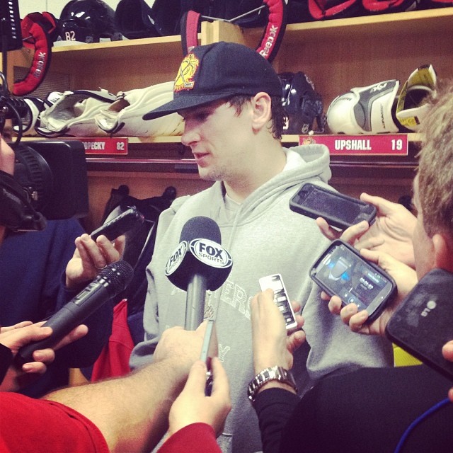 Scottie Upshall and his magical hat were the center of attention in the #FlaPanthers beat the #Isles 4-2